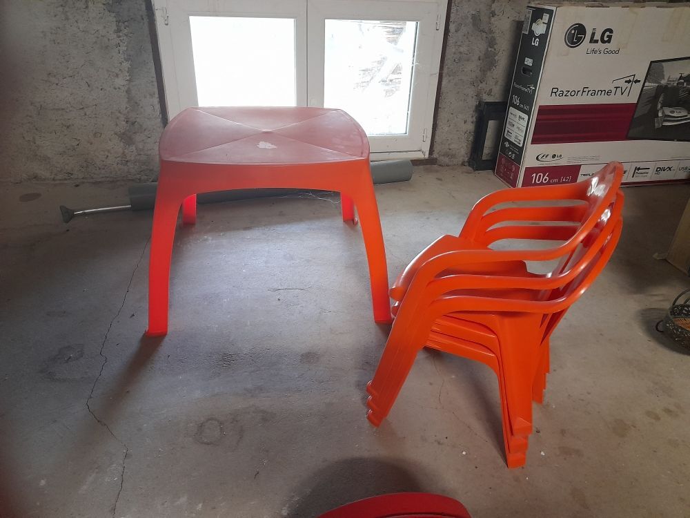 petite table et fauteuils Mobilier enfants