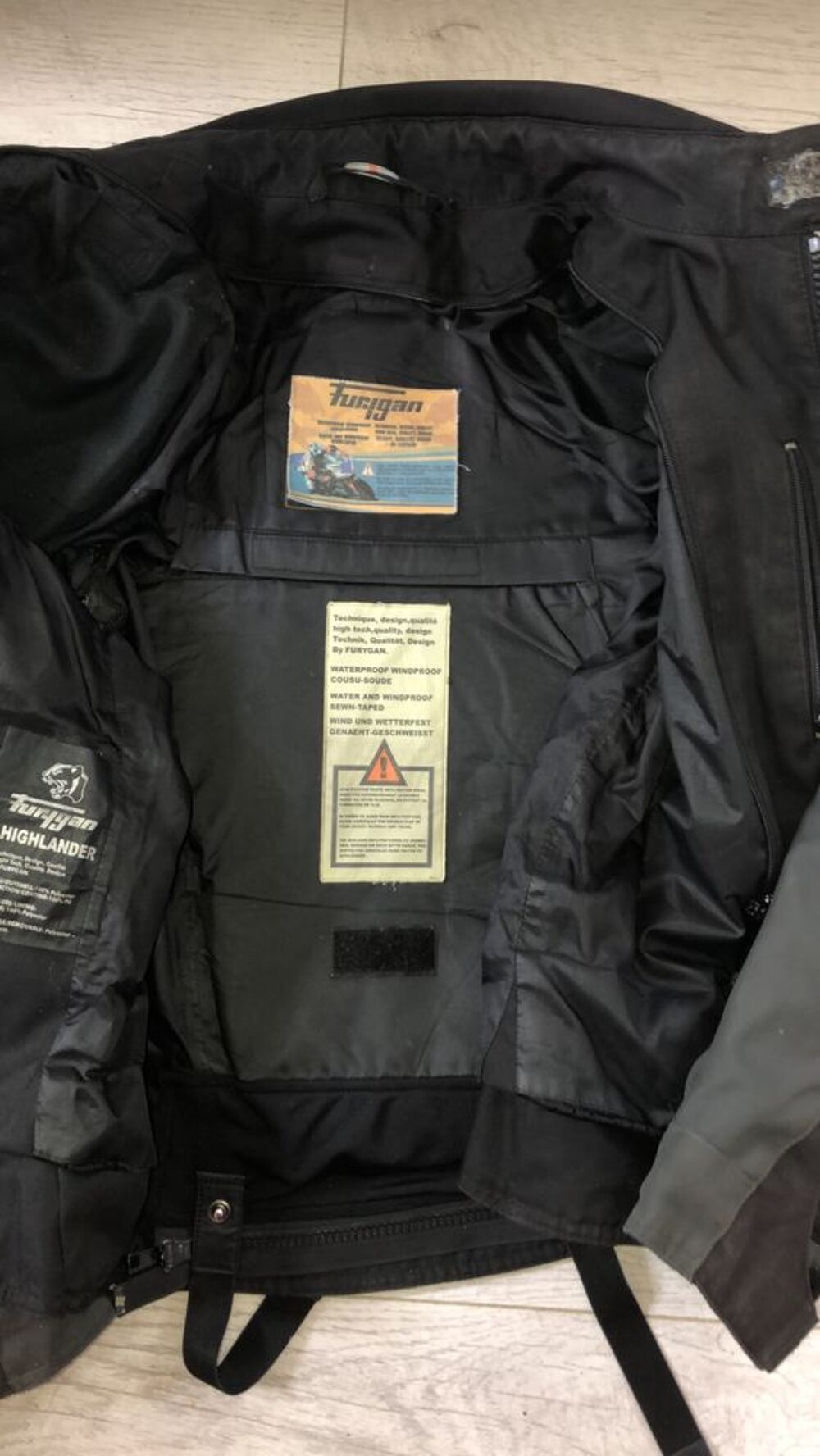 Il me serve &agrave; rien et ses mixe le blouson Vêtements