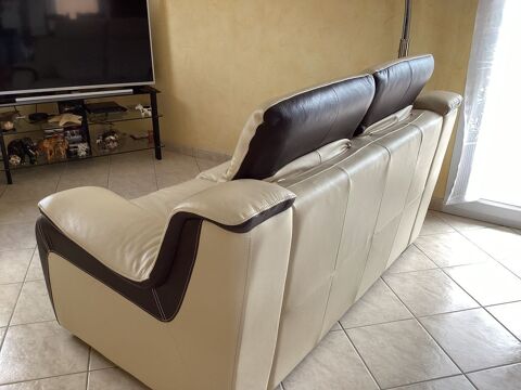 canap� en cuir deux places ch� �teaux d,ax beige /marron �  prendre sur place 250 Nandax (42)
