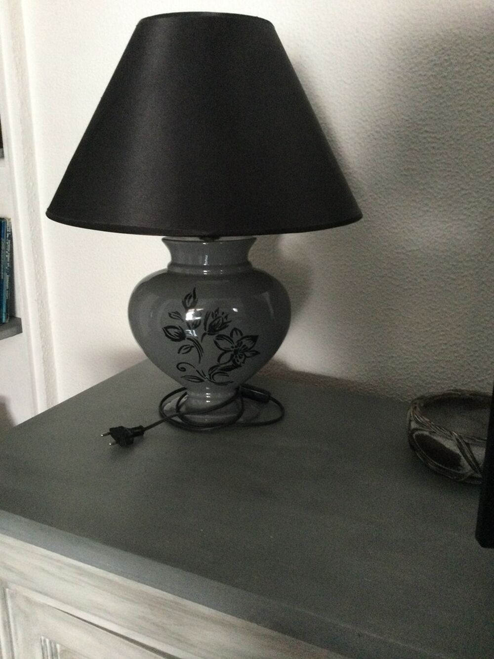 Lampe de Table C&eacute;ramique Grise et Abat-jour Noir hauteur totale 50. ',diam&egrave;tre 45 c' Décoration