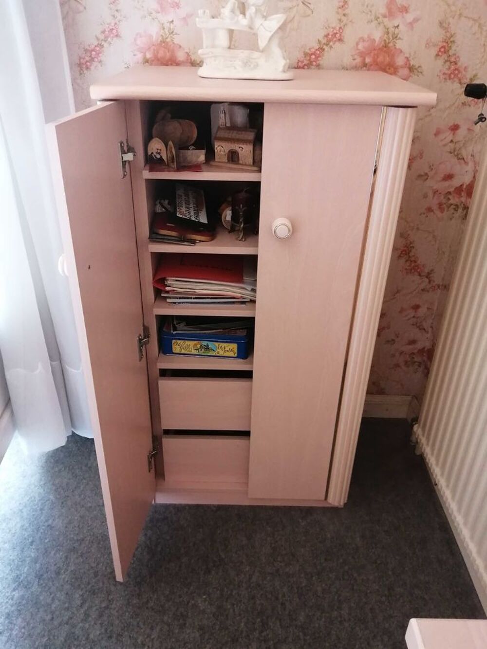 lot de 2 commodes chambre rose. Meubles