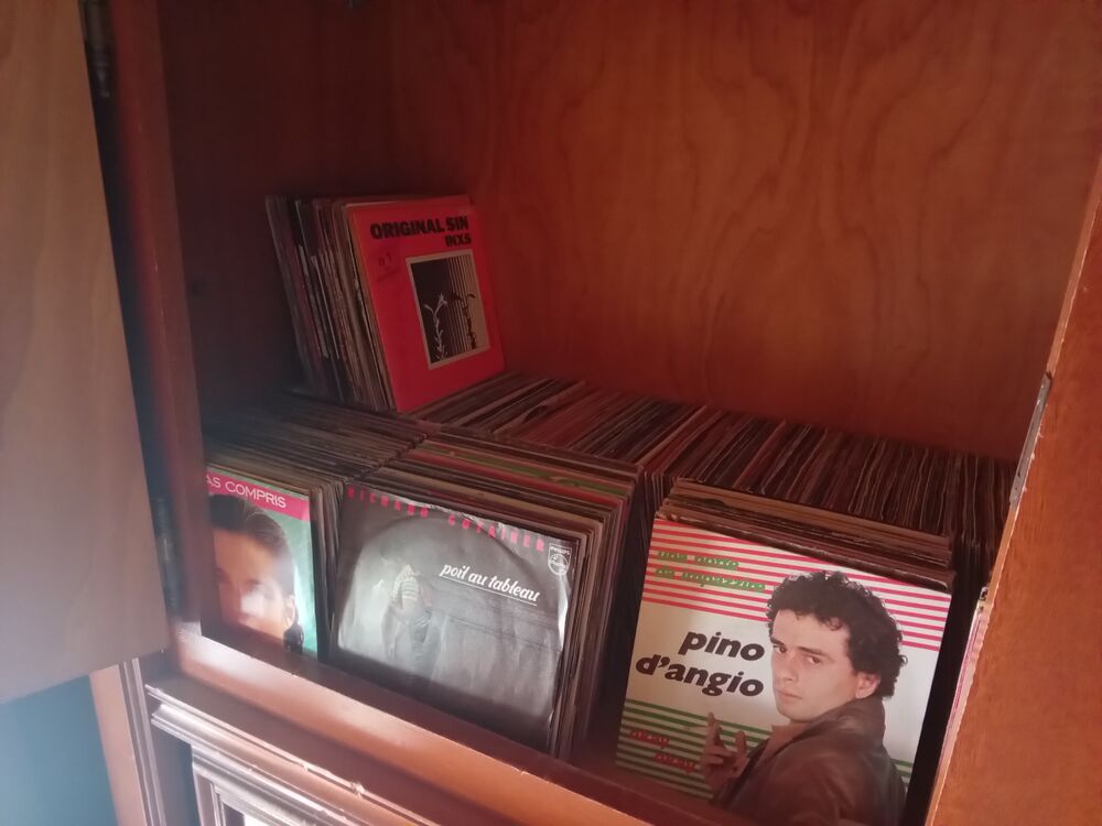 Lot de 870 vinyles 45 tours CD et vinyles