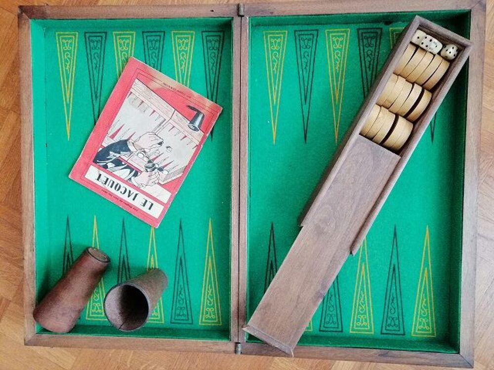 Bo&icirc;te de jeux ancienne ! 