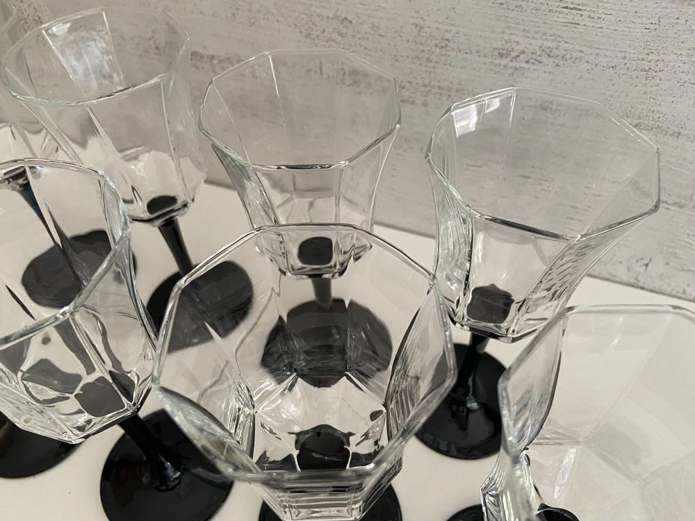 Lot de 8 Verres &agrave; Pieds Vin Vintage France Arcoroc Luminarc 