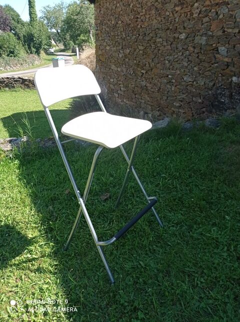 Chaises hautes pliantes ( 2 ) 30 Saint-Merd-de-Lapleau (19)