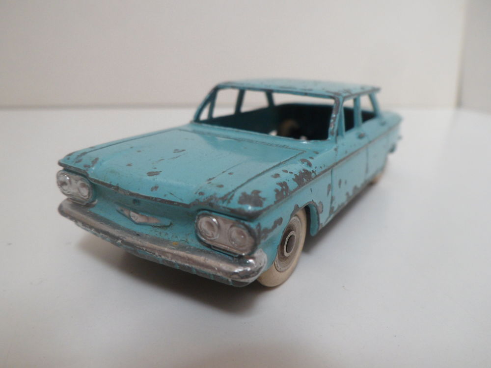 Chevrolet corvair - dinky toys meccano france 1/43 - voiture 