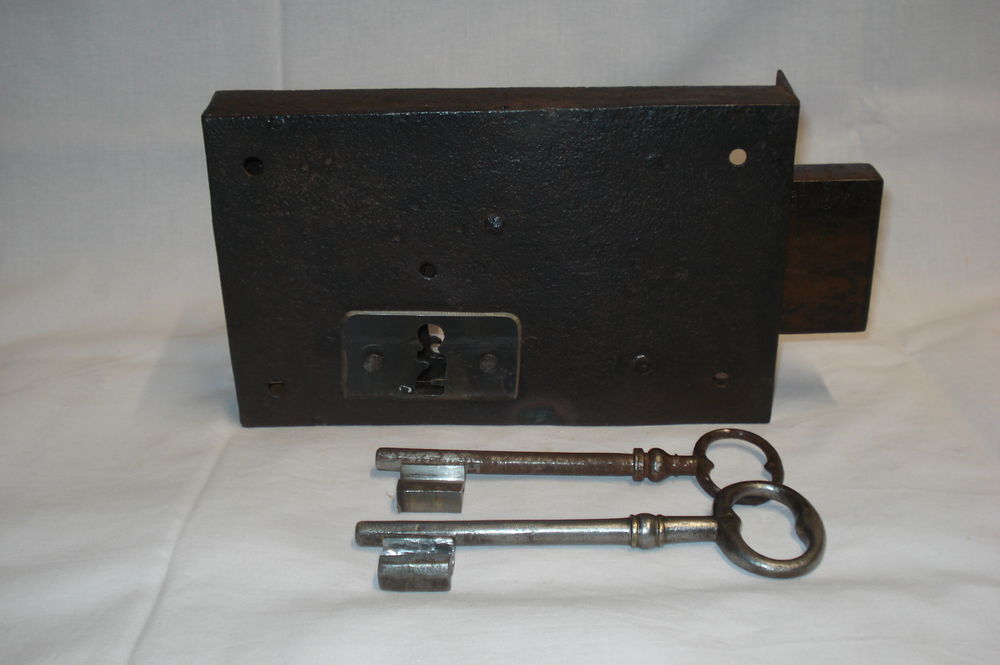 Grosse serrure ancienne. Bricolage