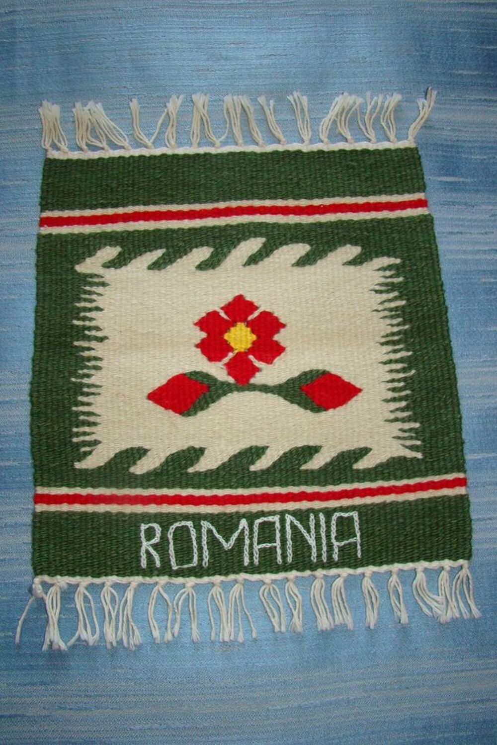 Petit tapis artisanal en laine tiss&eacute; main (Judet de Prahova) Décoration