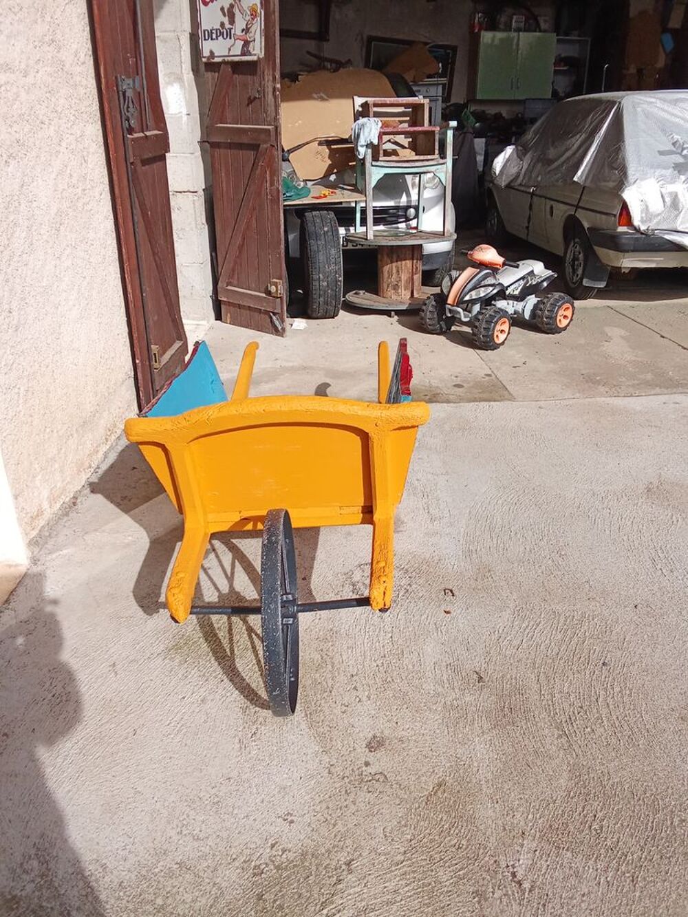 Brouette &agrave; bras en bois Décoration