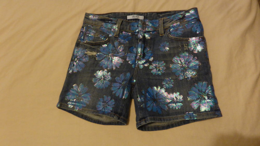 magnifique short Liu jo T25 US soit T36 &eacute;tat Neuf Vêtements