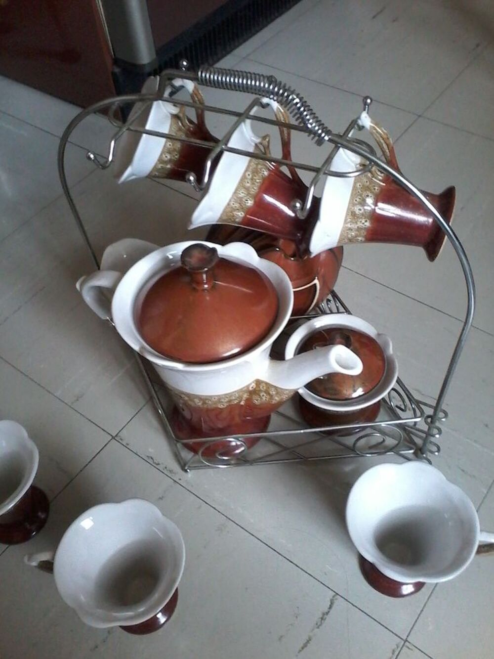 Services entier a caf&eacute; sur portique Décoration
