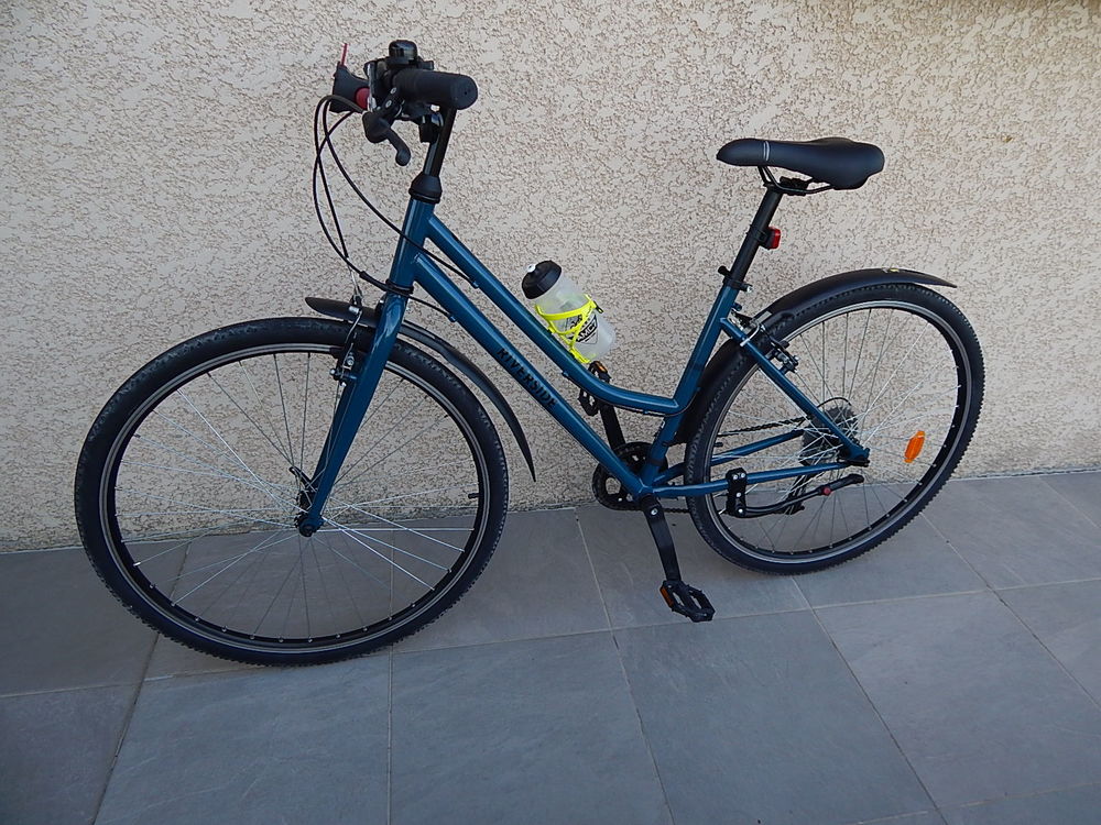 Tr&egrave;s beau v&eacute;lo Dacthlon Riverside 120 bleu en TBE, taille S Vélos