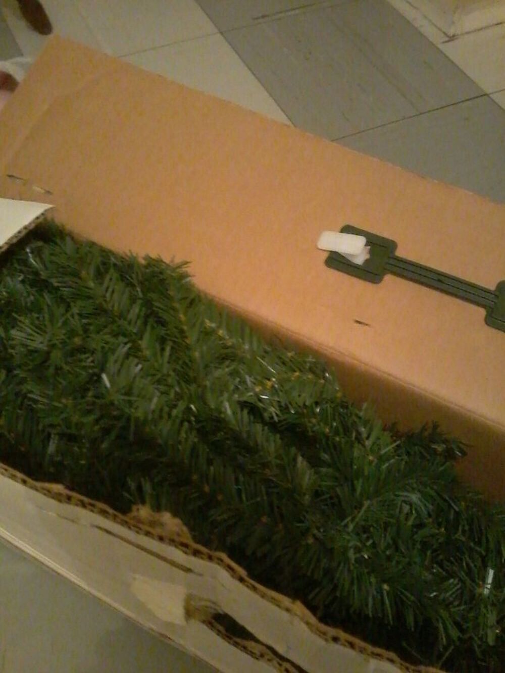 Sapin de no?"l artificiel avec support dans emballages Décoration