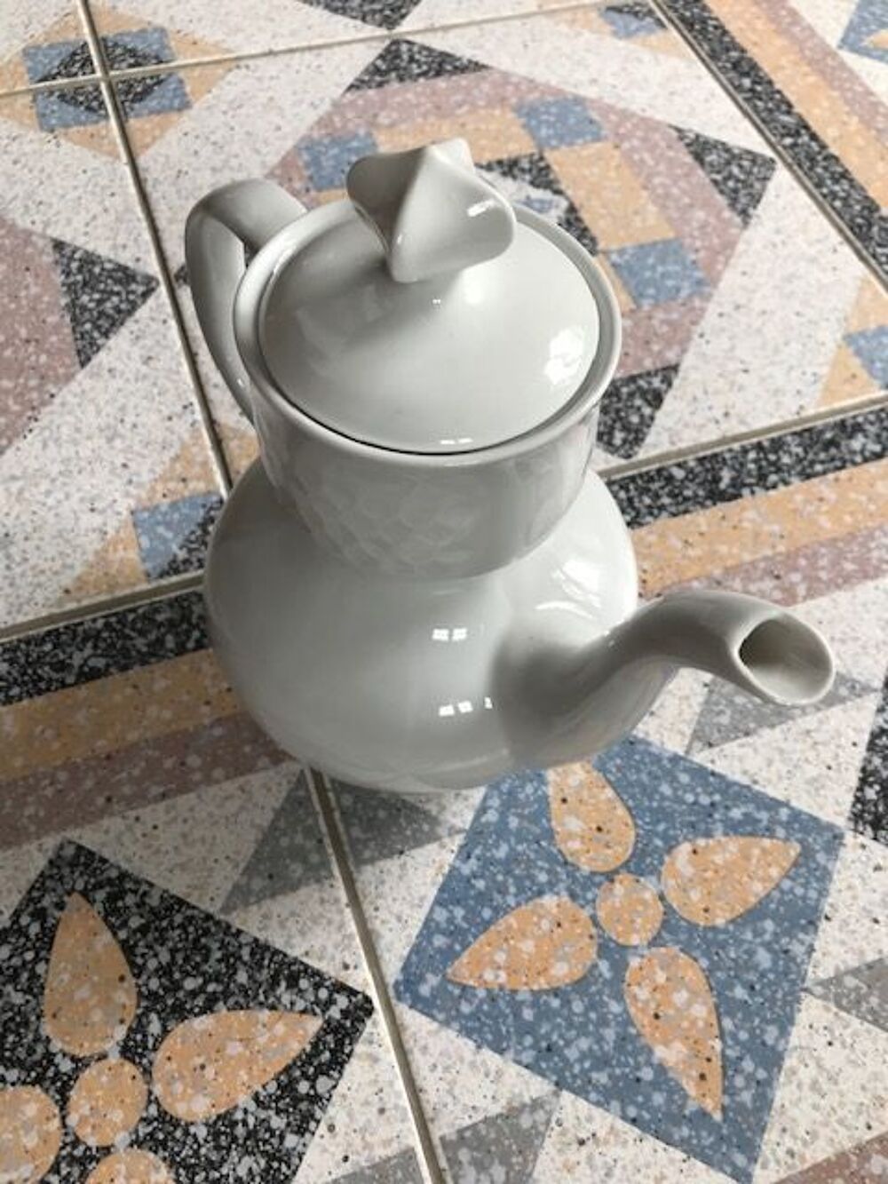 Cafeti&egrave;re en porcelaine blanche Cuisine