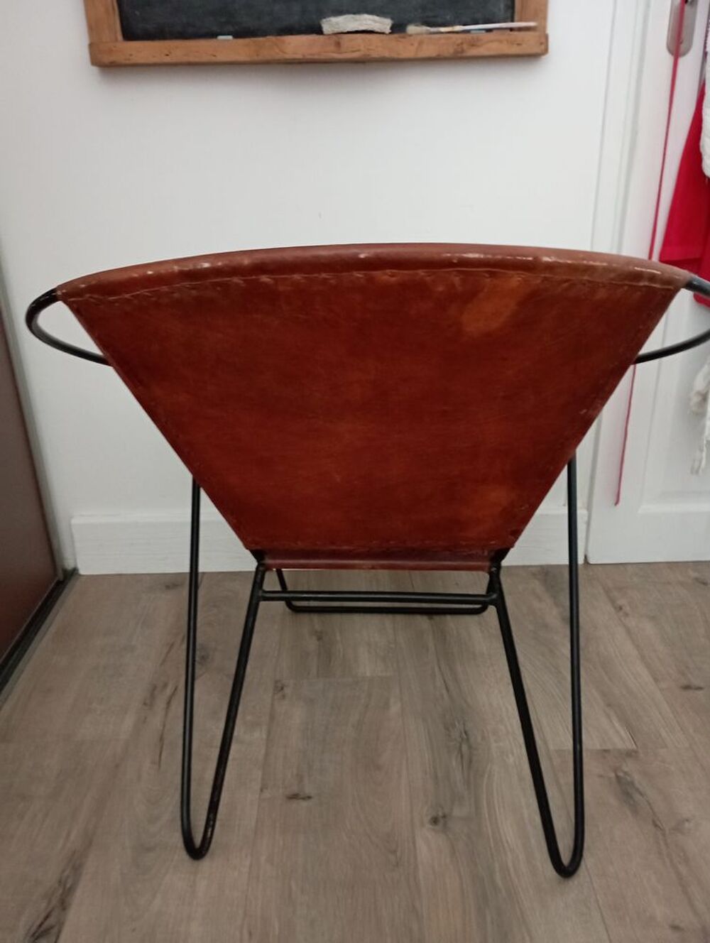 Fauteuil rond en cuir de ch&egrave;vre marron et m&eacute;tal design Meubles