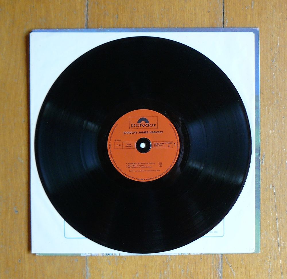 LP BARCLAY JAMES HARVEST : Octoberon - Polydor 2393.407 CD et vinyles