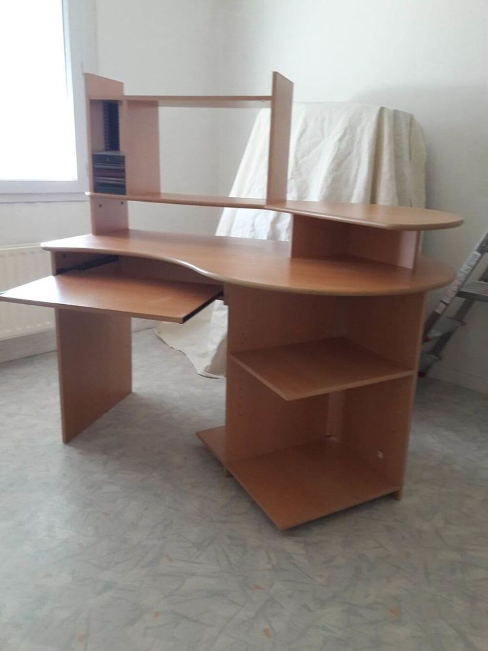 Bureau pour ordinateur 
BuAnnonce d&eacute;pos&eacute;e pour maximum 15jou Meubles