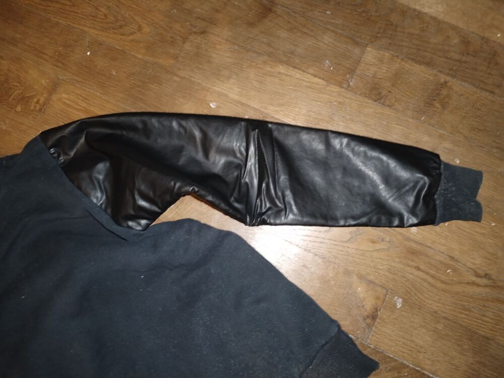 Sweat manches en simili cuir (Taille S) Vêtements