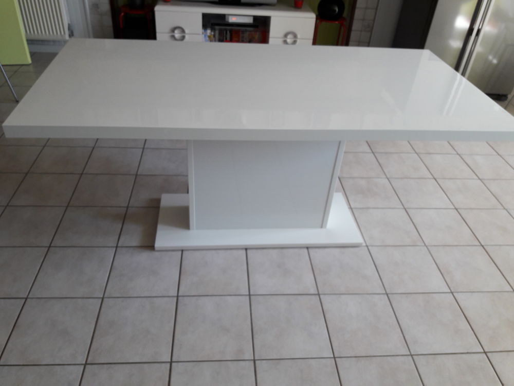 Table laqu&eacute; blanc Meubles