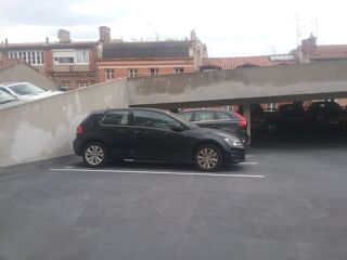  Parking / Garage  louer 10 m