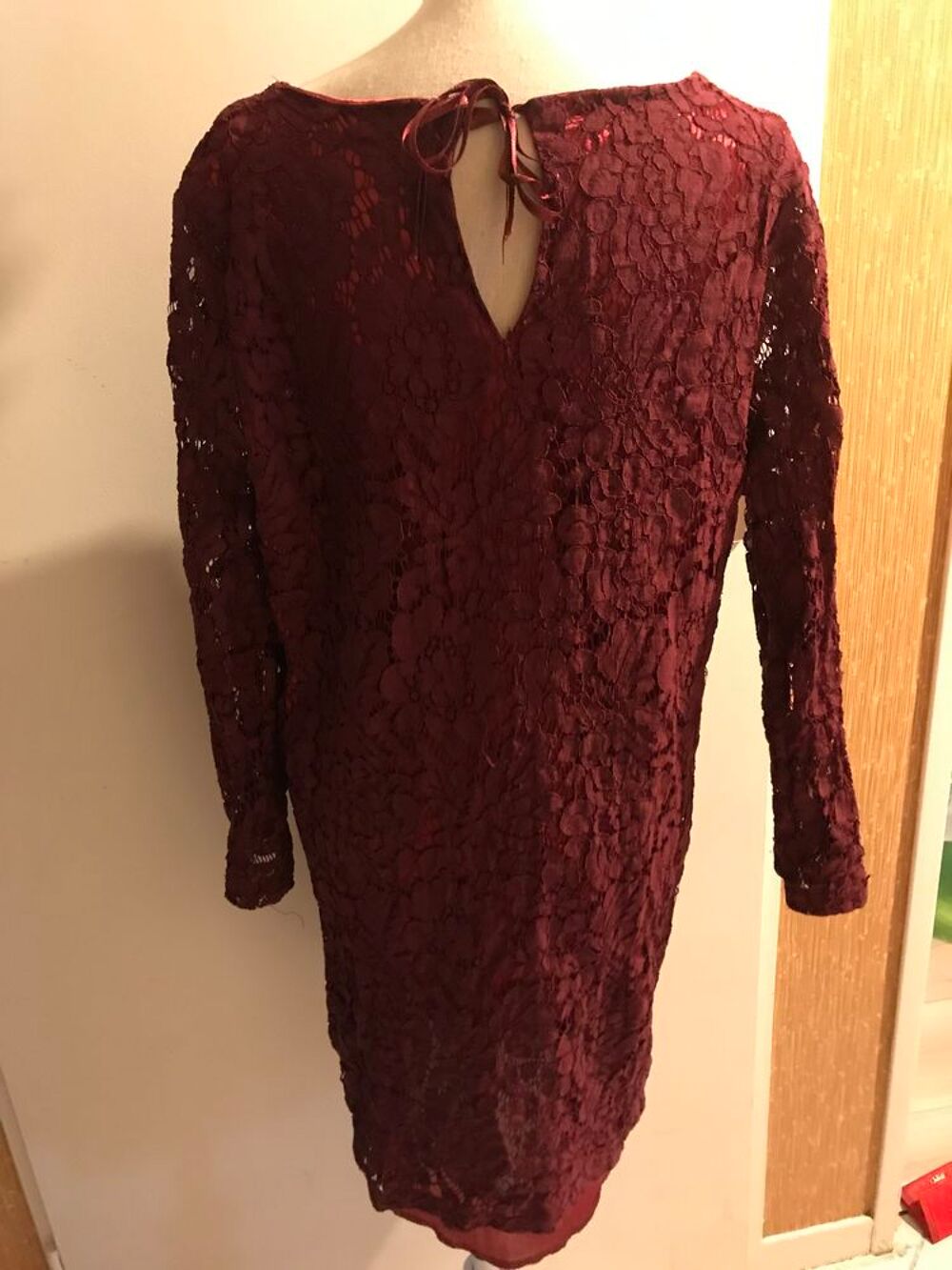 robe dentelle bordeaux taille 38/40 soit S Vêtements