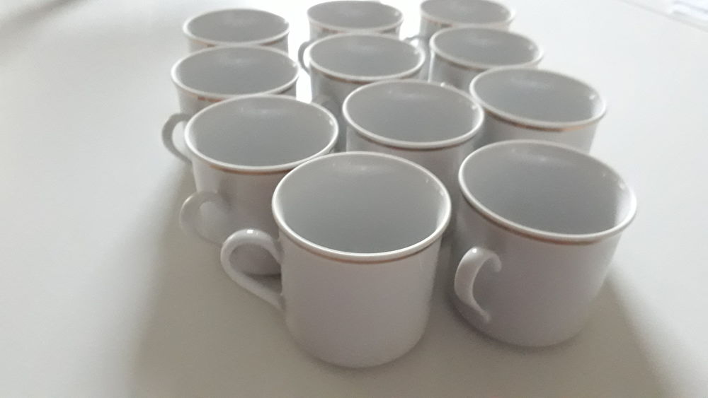 TASSES A CAFE avec liser&eacute; dor&eacute; Electrom�nager