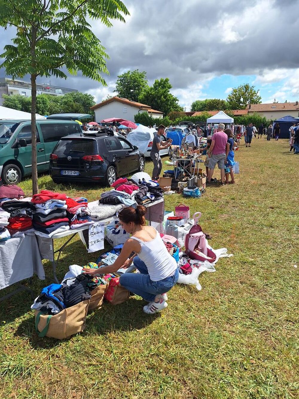 Vide greniers solidaire Vide grenier, marché aux puces, braderie