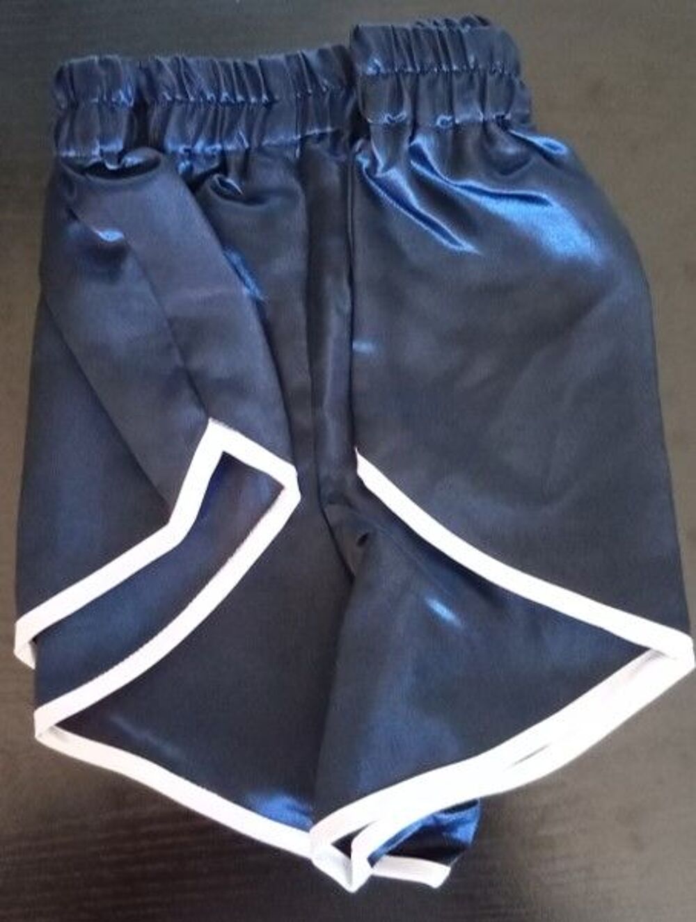 Short Nylon satin Vintage bleu marine/blanc Taille S 40 
Vêtements