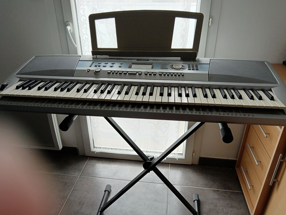 Clavier Yamaha DGX200 Portable grand Audio et hifi