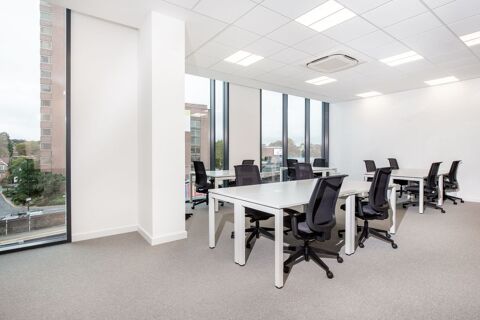R&eacute;servez des bureaux de coworking ouvert pour des entreprises de toutes tailles &agrave; Spaces, Sophia-Antipolis 2639 06410 Biot