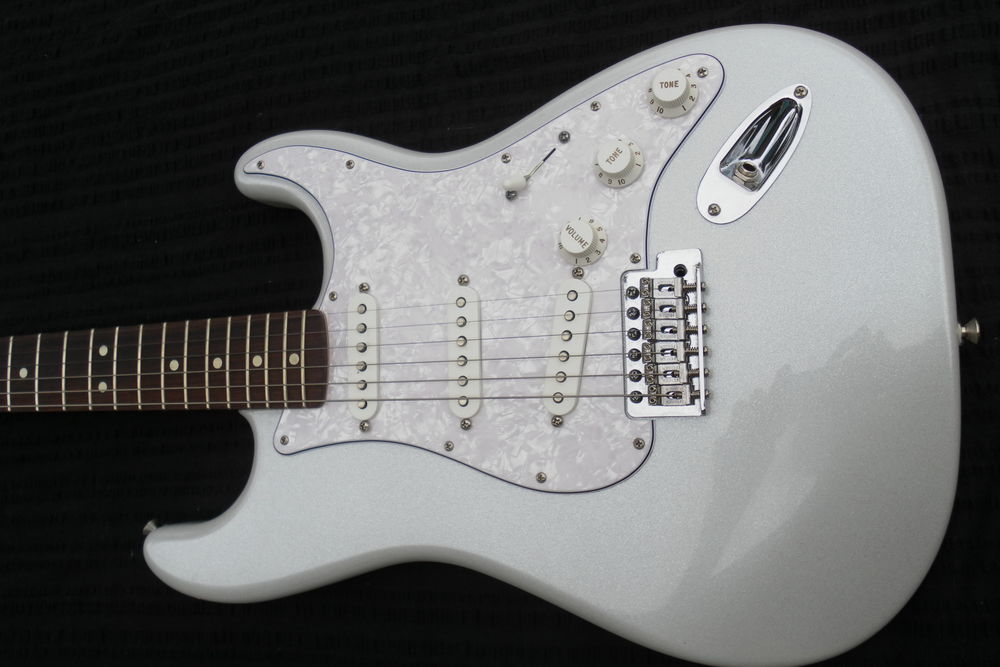guitare fender mexico blanche Instruments de musique