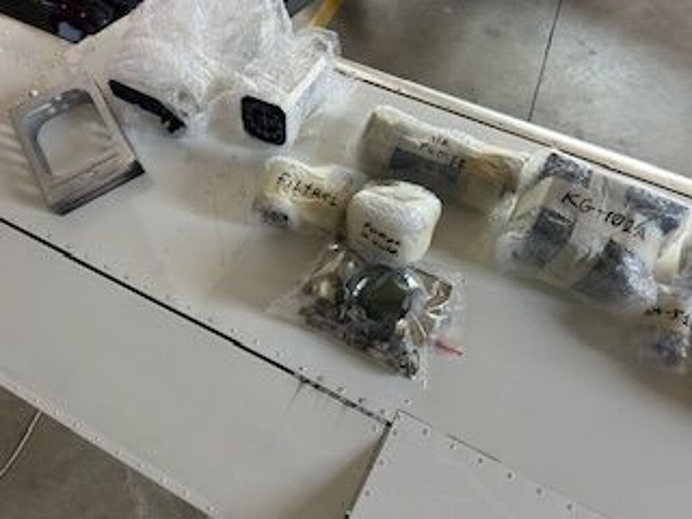 AVIATION LOT D'INSTRUMENTS DE BORD PROVENANT D'UN TB21TC Matériel informatique