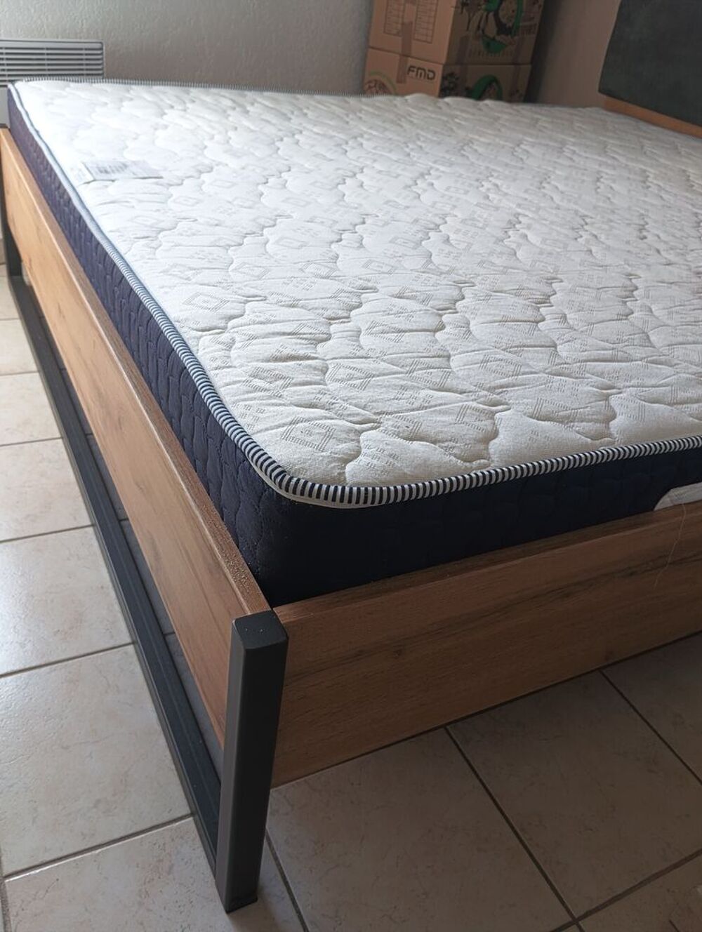 Lit double + matelas 180 x 200 Meubles