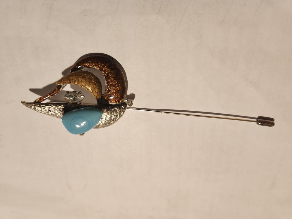 Pique &agrave; chapeau C?ur argent&eacute; &eacute;maill&eacute; strass cabochon bleu Bijoux et montres