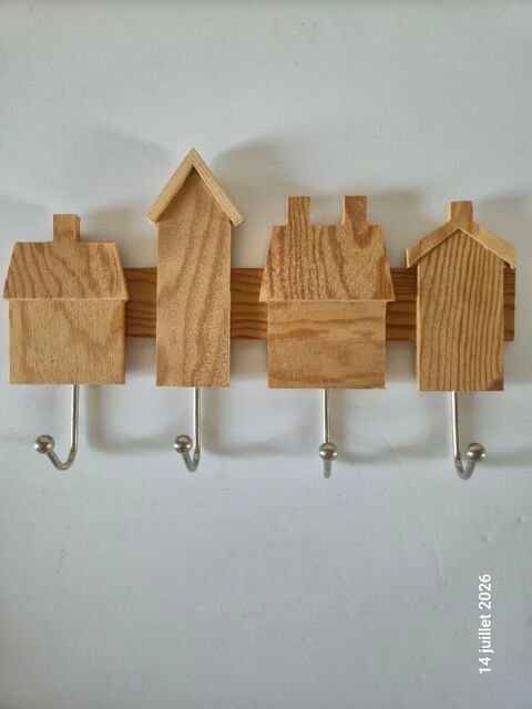 Porte manteaux en bois 4 crochets, à décorer               
Aubusson (23)