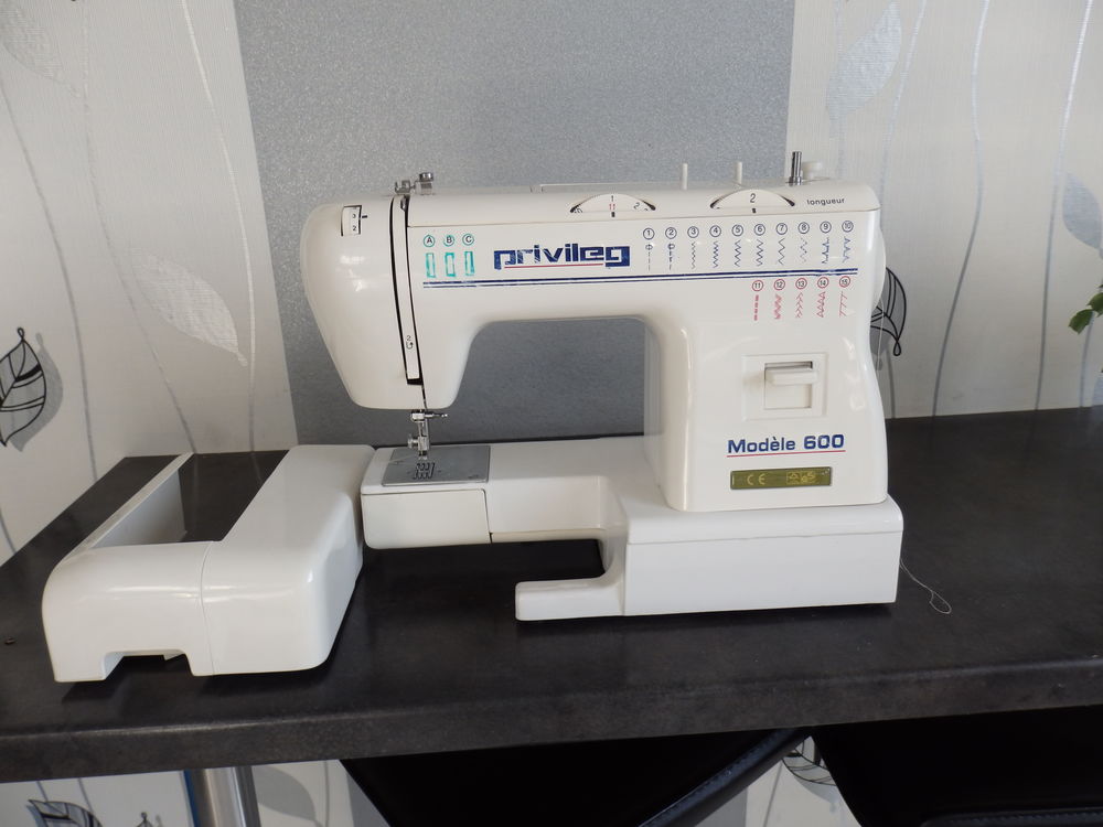 Machine a coudre ( neuve ) Marque PRIVILEG mod&egrave;le 600 Electroménager