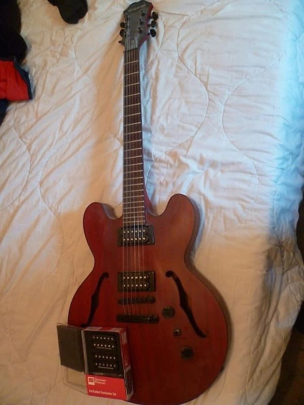 C&eacute;de amateur &eacute;clair&eacute; Epiphone Dot Studio (WornCherish) TBE. Instruments de musique