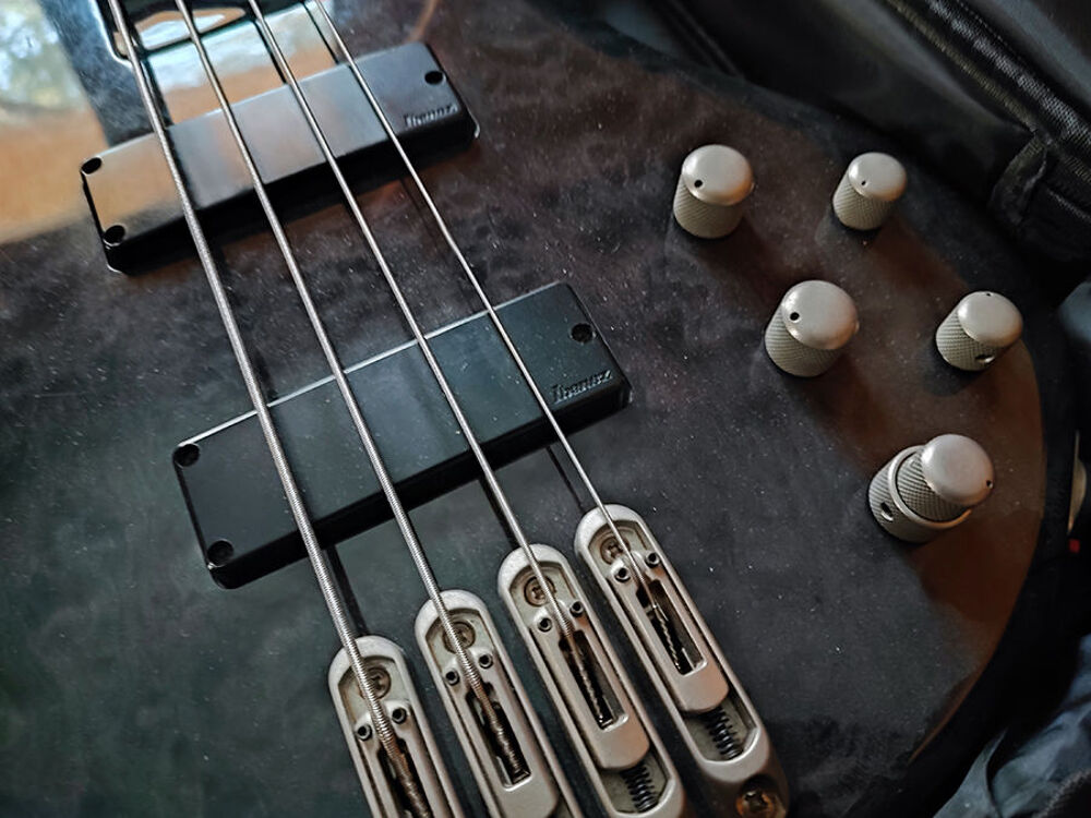 Basse active Ibanez 4 cordes Instruments de musique