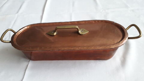 Poissonni�re en cuivre �tam�
280 Salon-de-Provence (13)