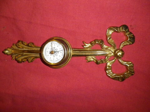 Ancien barom�tre  mural, m�daillon rond en m�tal dor� 70 Fontenay-le-Fleury (78)