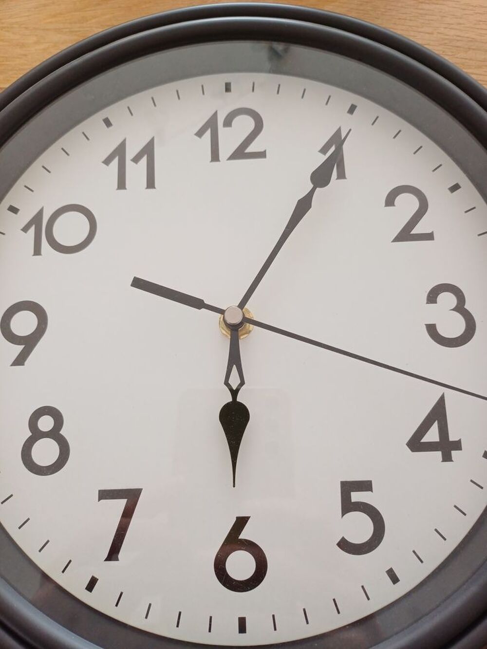 Horloge murale noire style r&eacute;tro D�coration