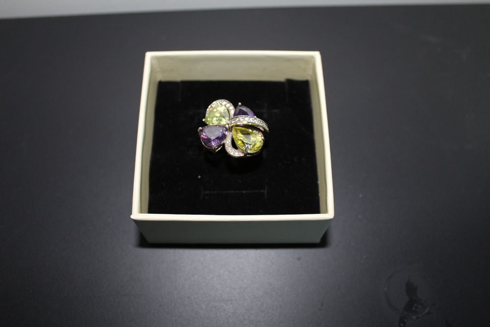 Bague argent massif et oxydes de zirconium Bijoux et montres