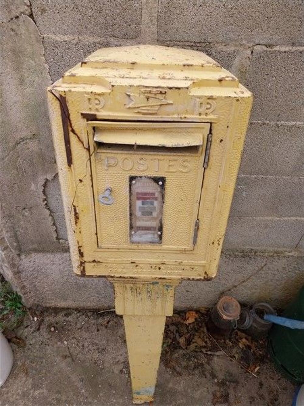 ancienne boite aux lettres des PTT 