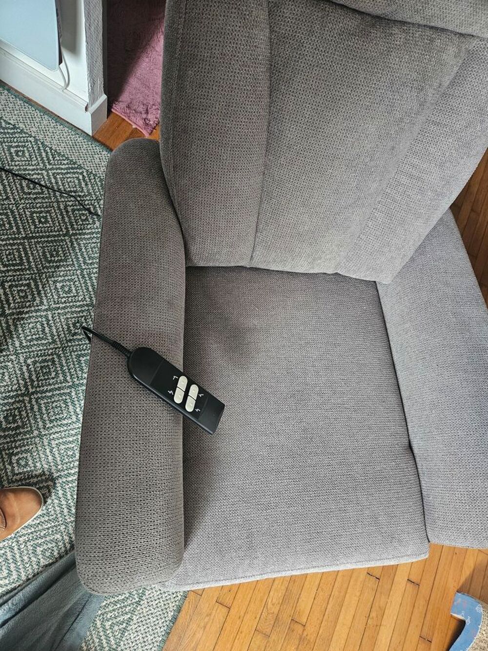 un fauteuil relax &eacute;lectrique. Meubles