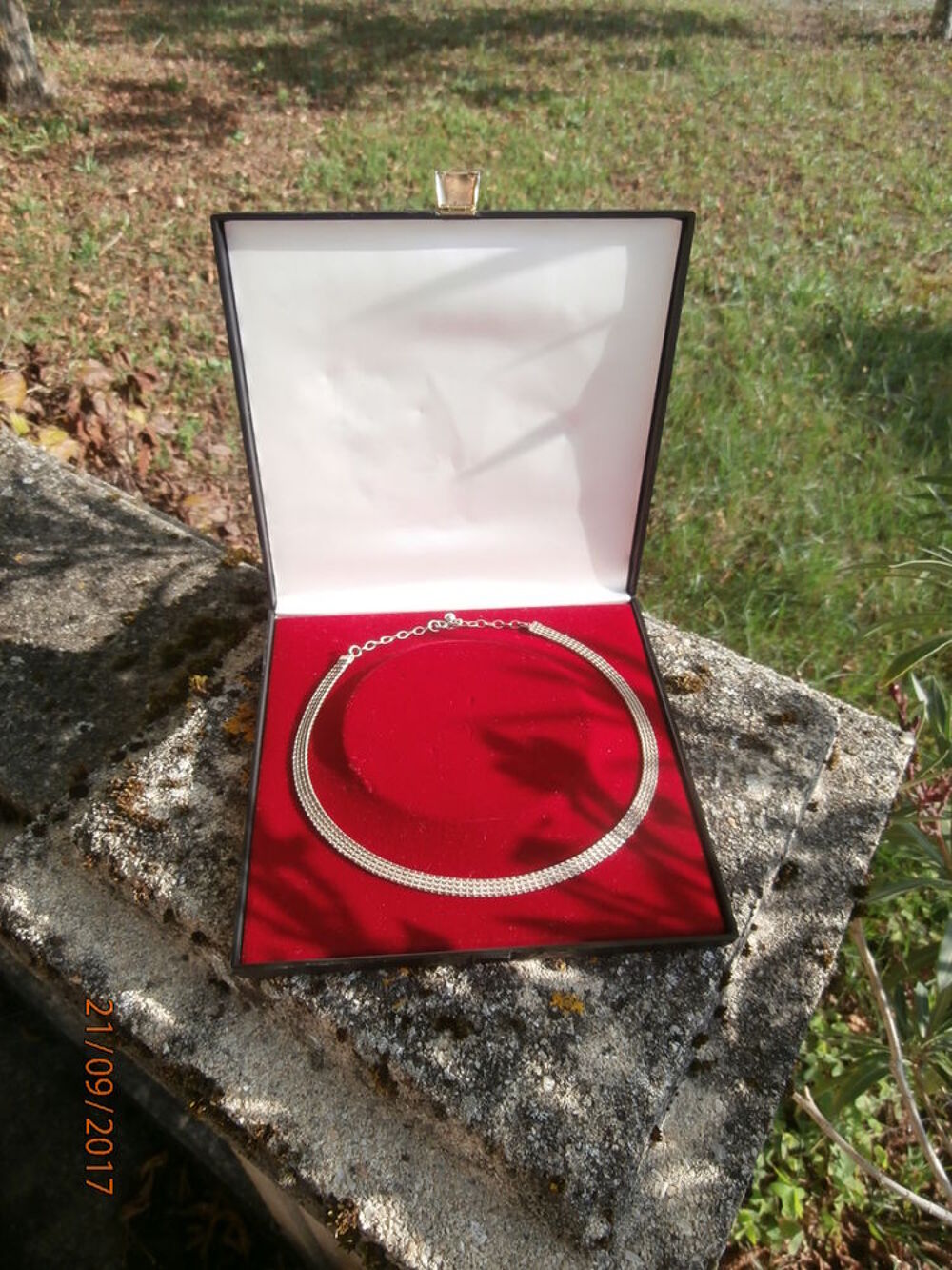 Collier en Argent dans son Coffret d'Origine. Bijoux et montres