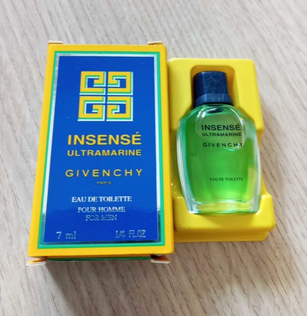 lot 8 miniatures de parfums Givenchy 