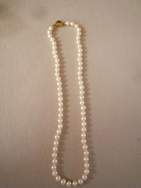 Collier en perles fines. 700 Roncq (59)