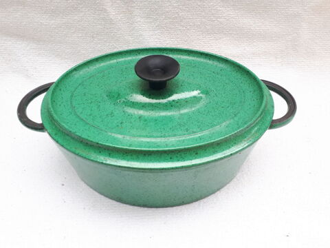 Marmite ovale en fonte �maill�e 30 Montigny-Lencoup (77)