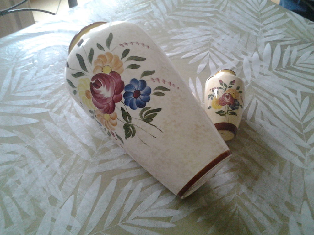 Lot de 2 vases anciens motif fleurs Dcoration