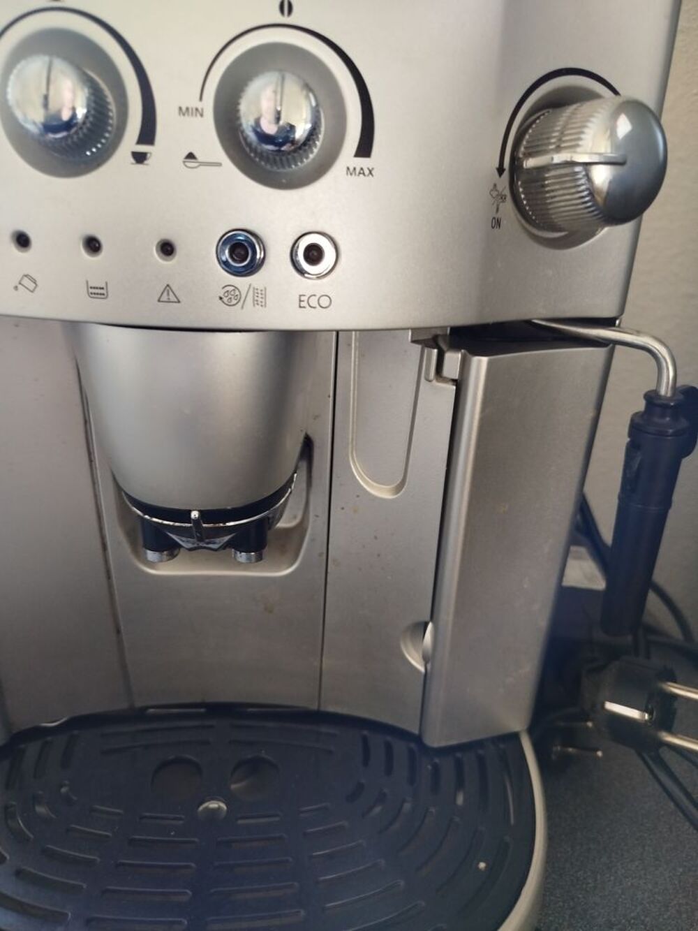machine &agrave; caf&eacute; Delonghi magnificat. Tr&egrave;s bonne &eacute;tat et docum Electrom�nager